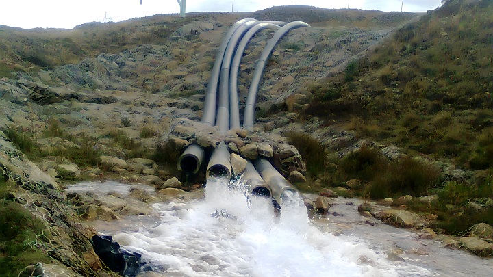 Minera Yanacocha bombea agua para Cajamarca. Río Grande.