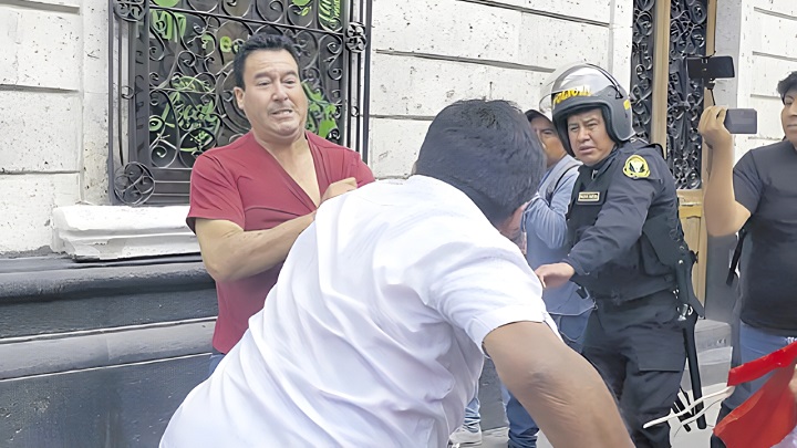 Edwin Martínez se agarra a golpes con ciudadano