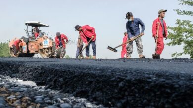 © ADB/Nozim Kalandarov Trabajadores construyen una carretera en Tayikistán.